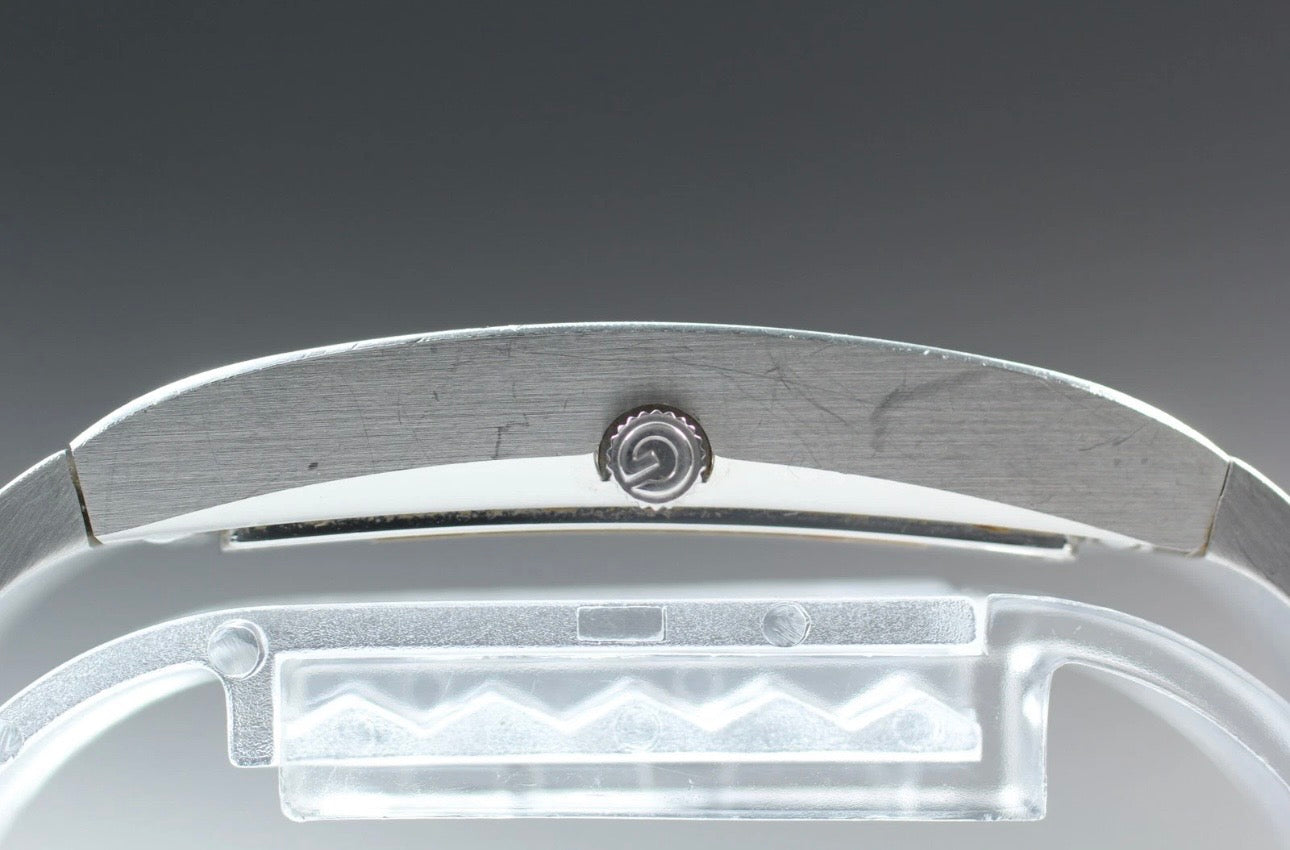 Gucci 2400S Bangle Watch