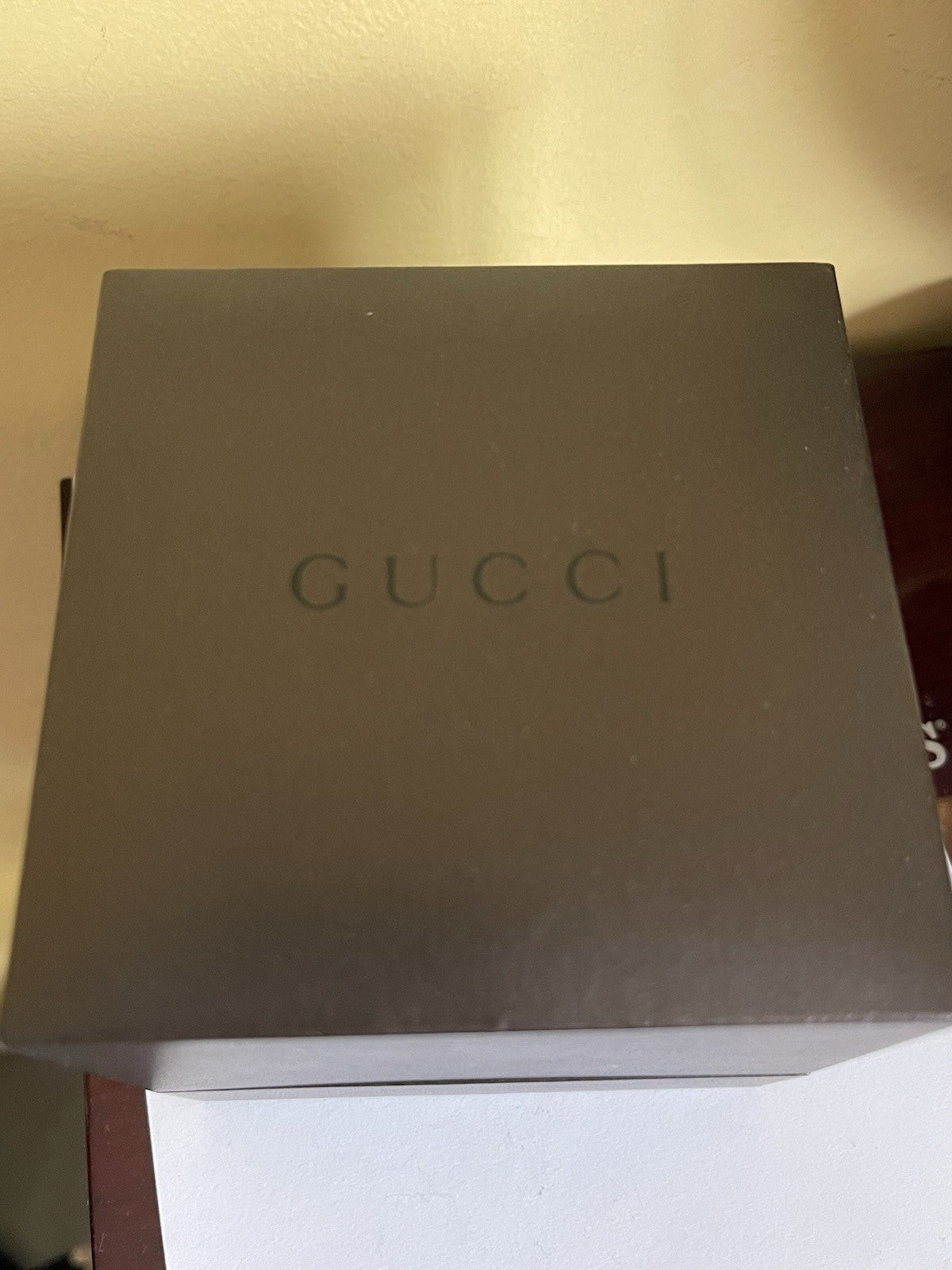 Gucci 2400L dial close-up