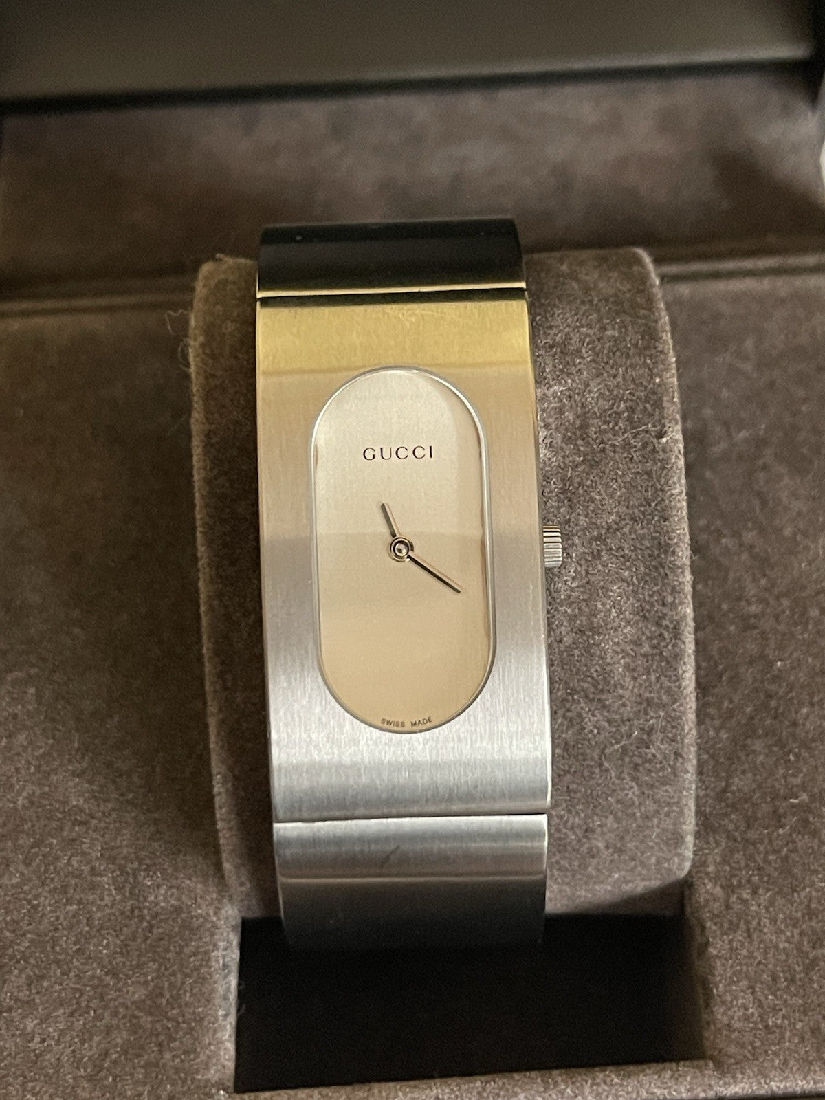 Gucci 2400L side profile